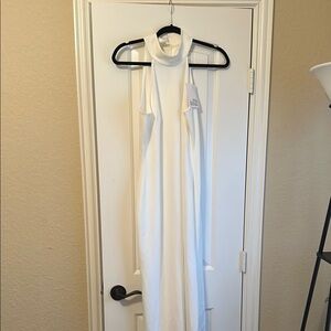 Elegant White Sleeveless Dress